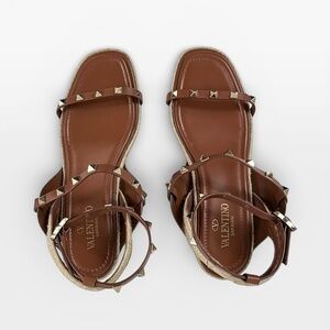 Valentino Garavani Rockstud leather espadrille sandals in brown Size 40 1/2